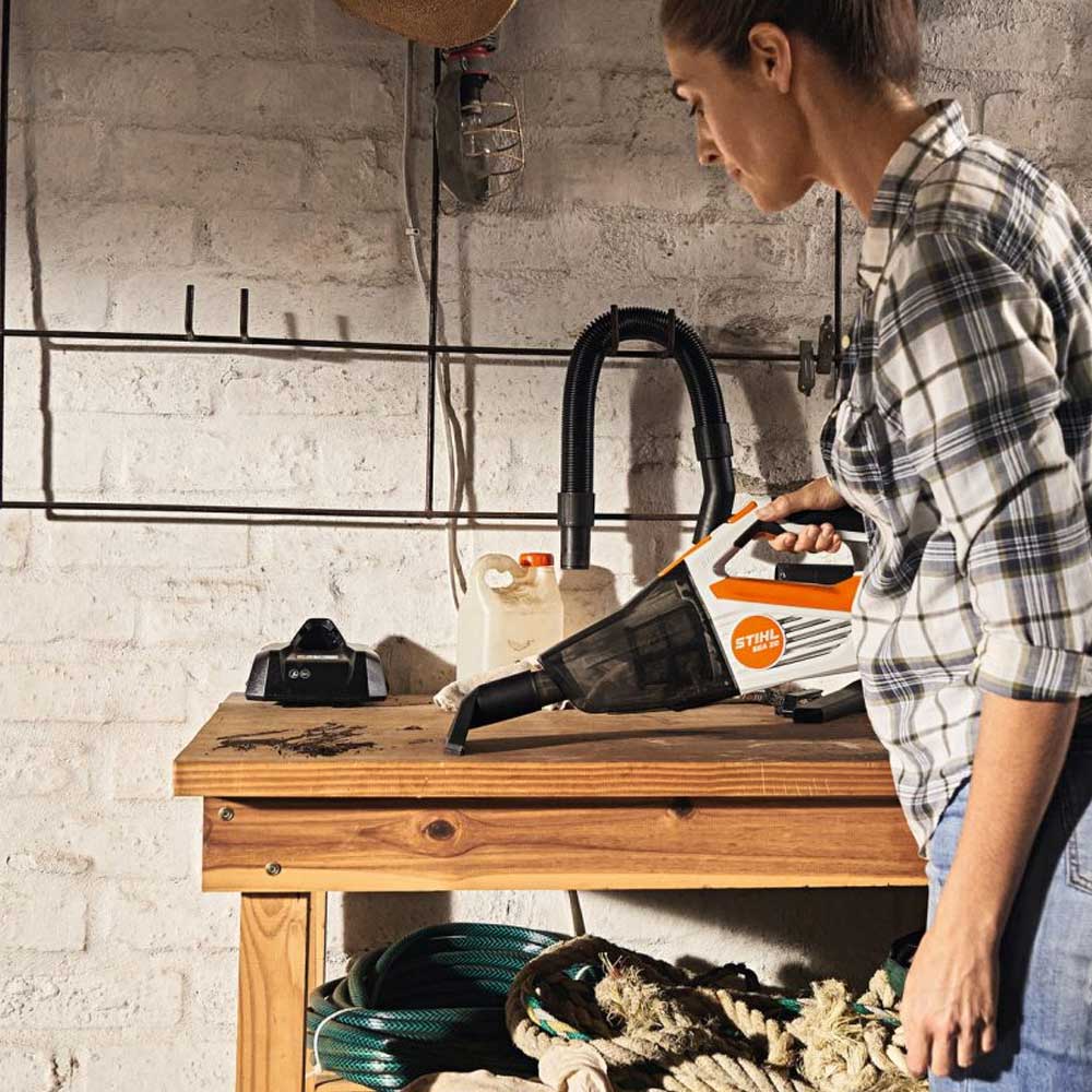 The STIHL SEA 20 battery handheld vacuum is compact, powerful, and perfect for cars, home, and small clean-up jobs. Includes battery, charger, and accessories. Available at Cannings — your STIHL Elite Dealer. 7
