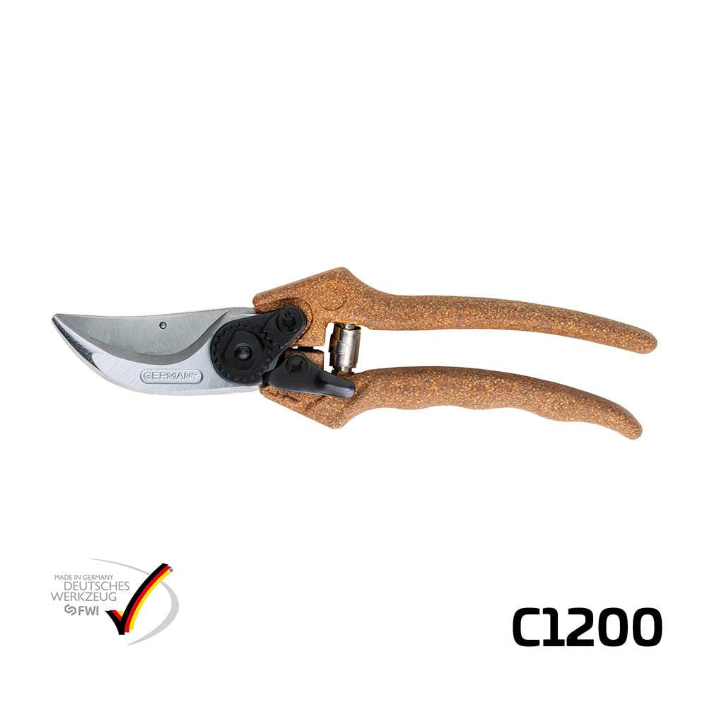 Now in Australia through Cannings: Berger German-made hand shears (C1200) with cork handles, forged steel body, and classic bypass blade. Durable, ergonomic, and built for everyday pruning.